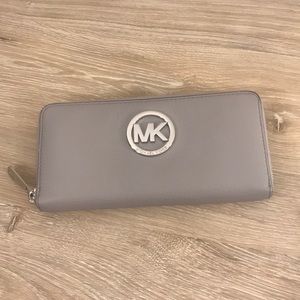 ( Sale) Michael Kors wallet
